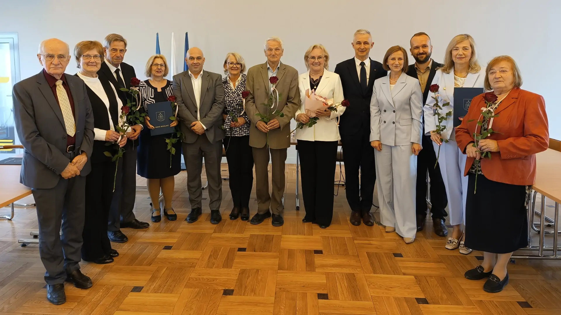 Zdjęcie grupowe wykonane podczas I sesji Gminnej Rady Seniorów